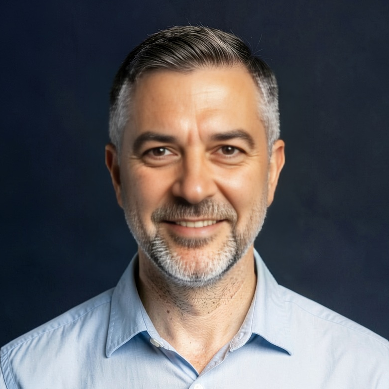 Don Armando, presentador del canal